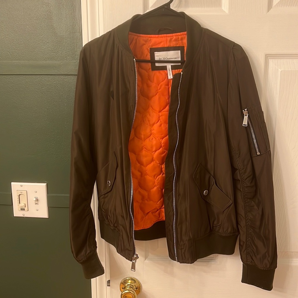 Green bomber jacket size M